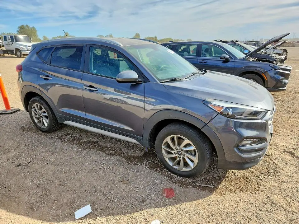 2017 HYUNDAI TUCSON SE  