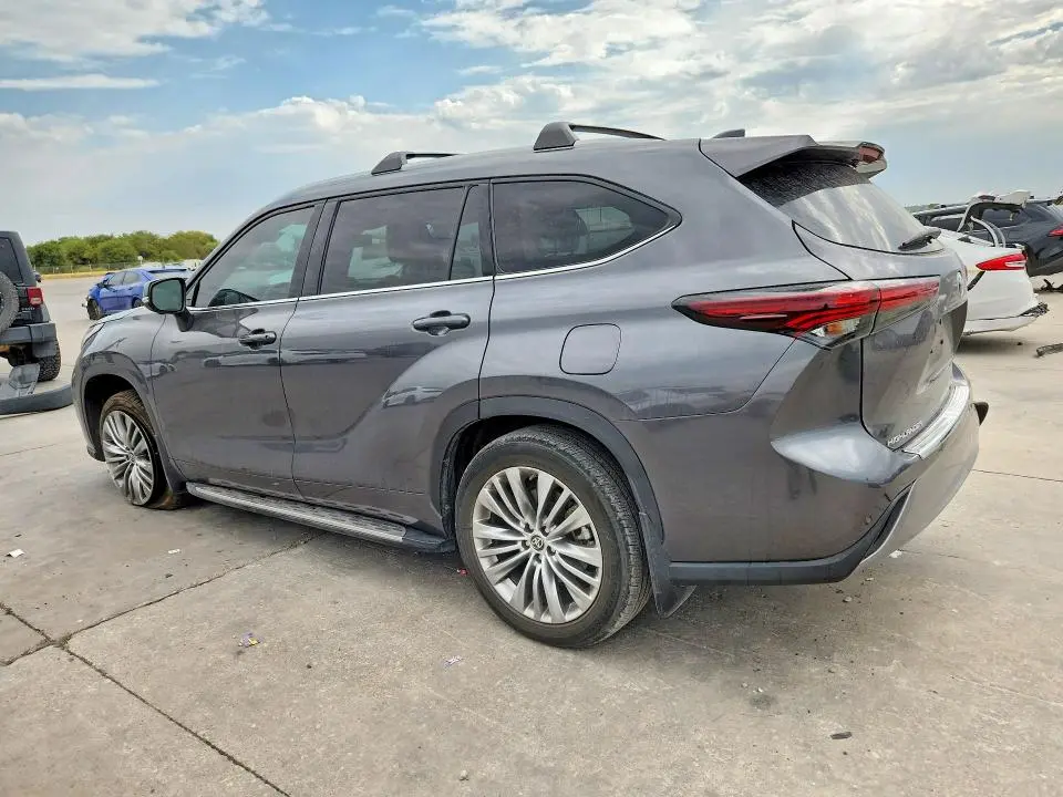 2025 TOYOTA HIGHLANDER PLATINUM  
