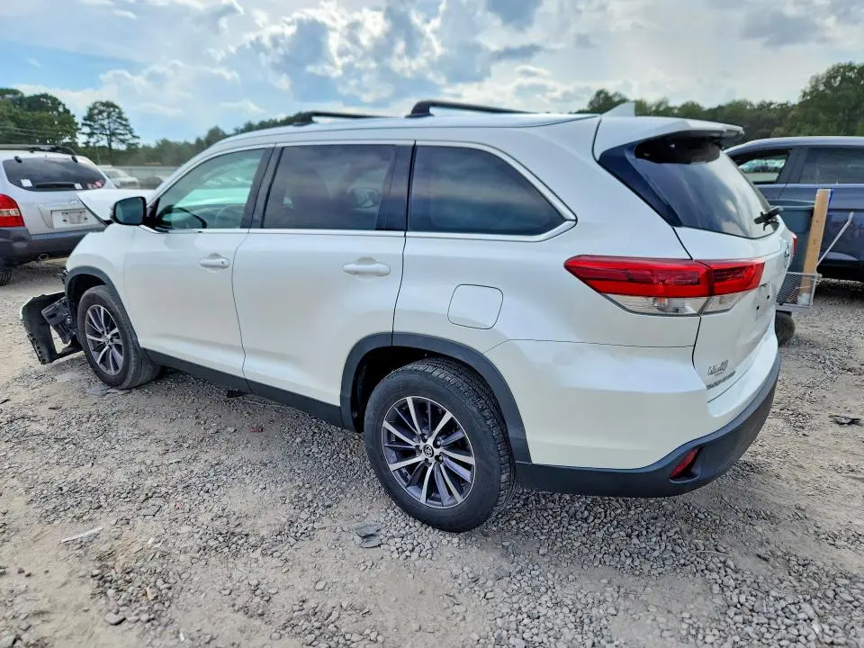 2019 TOYOTA HIGHLANDER XLE  