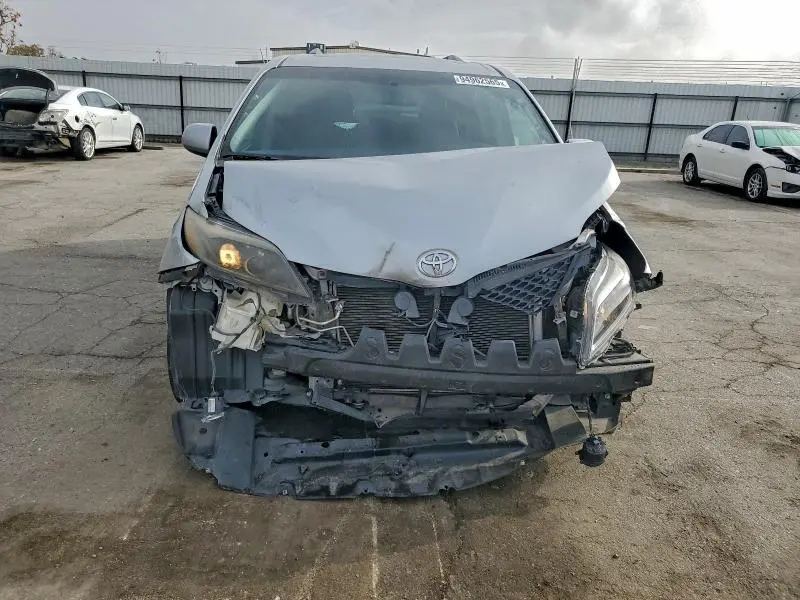 2015 TOYOTA SIENNA SPORT  