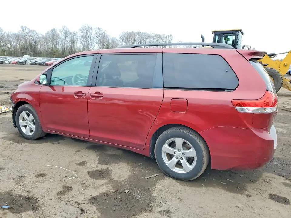 2012 TOYOTA SIENNA LE 8-PASSENGER  