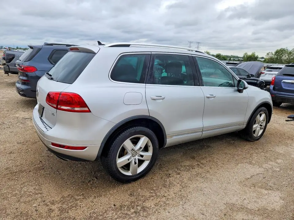 2013 VOLKSWAGEN TOUAREG V6  