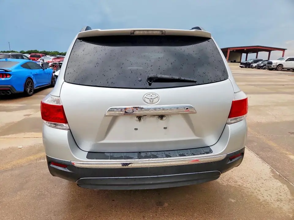 2012 TOYOTA HIGHLANDER SE  