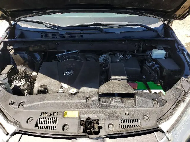 2018 TOYOTA HIGHLANDER XLE  