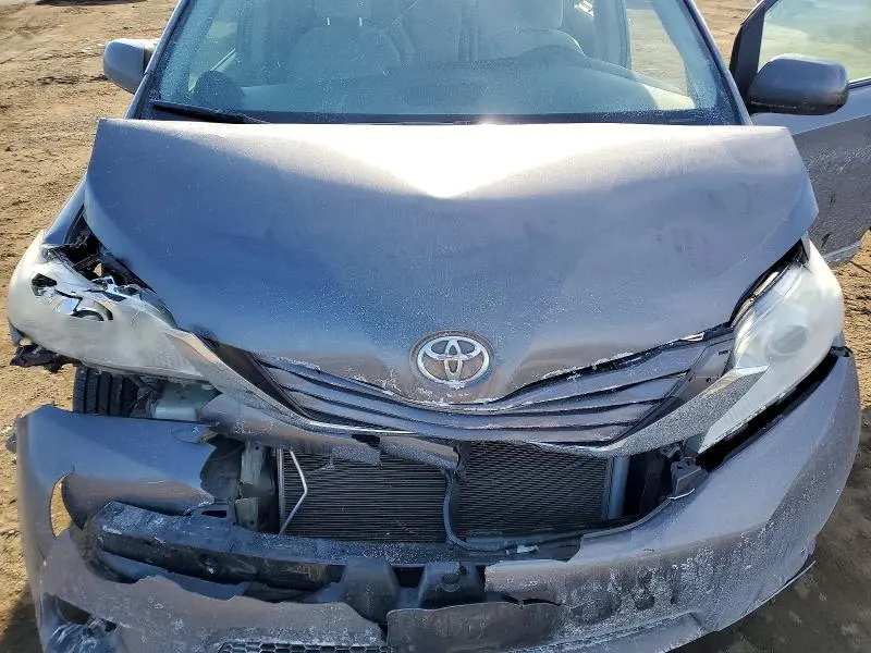 2015 TOYOTA SIENNA LE  