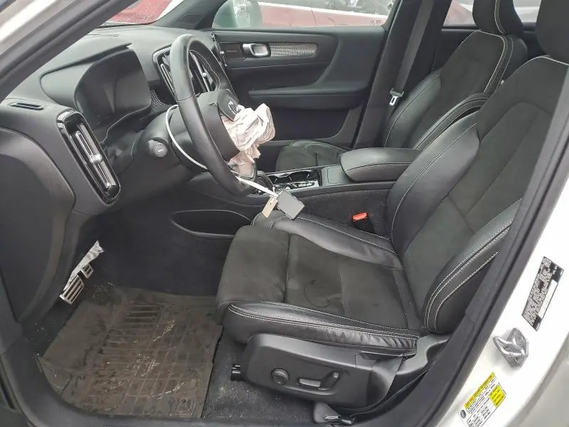 2021 VOLVO XC40 T5 R-DESIGN  