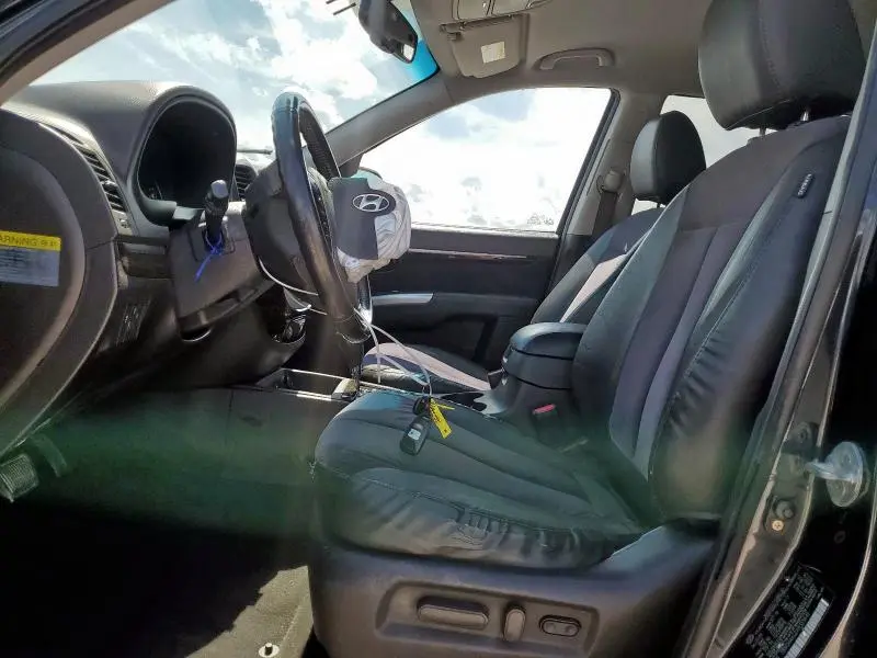 2010 HYUNDAI SANTA FE SE  