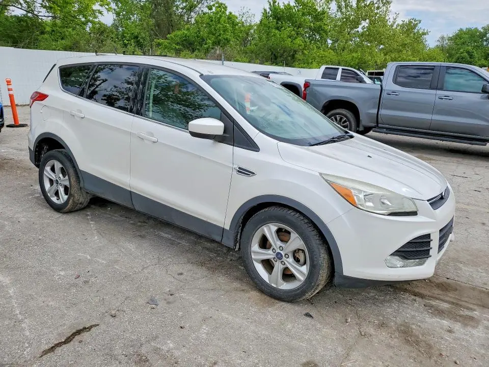 2016 FORD ESCAPE SE  
