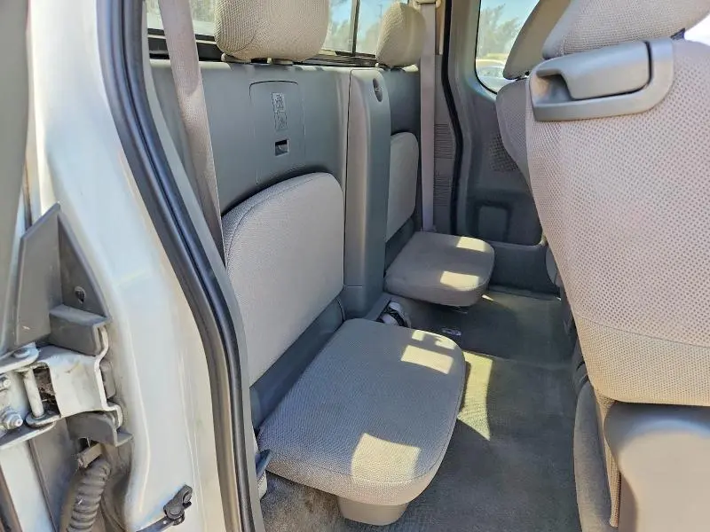 2010 NISSAN FRONTIER XE  