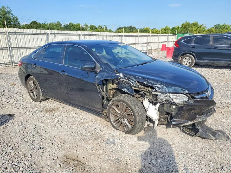 2015 TOYOTA CAMRY SE  