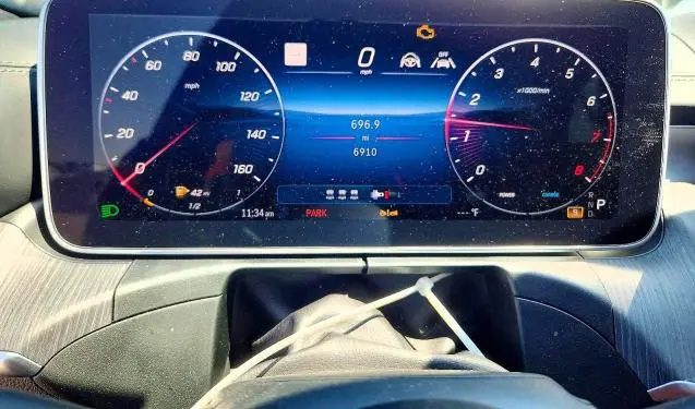 2025 MERCEDES-BENZ C 300  