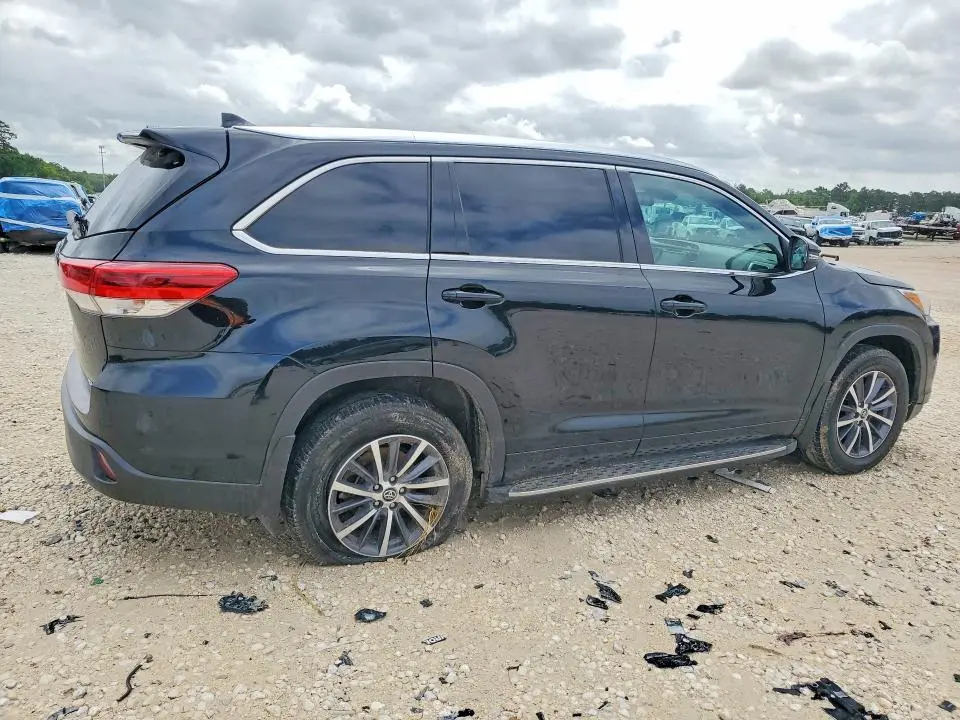 2017 TOYOTA HIGHLANDER XLE  