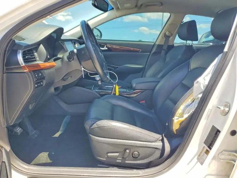 2017 KIA CADENZA PREMIUM  