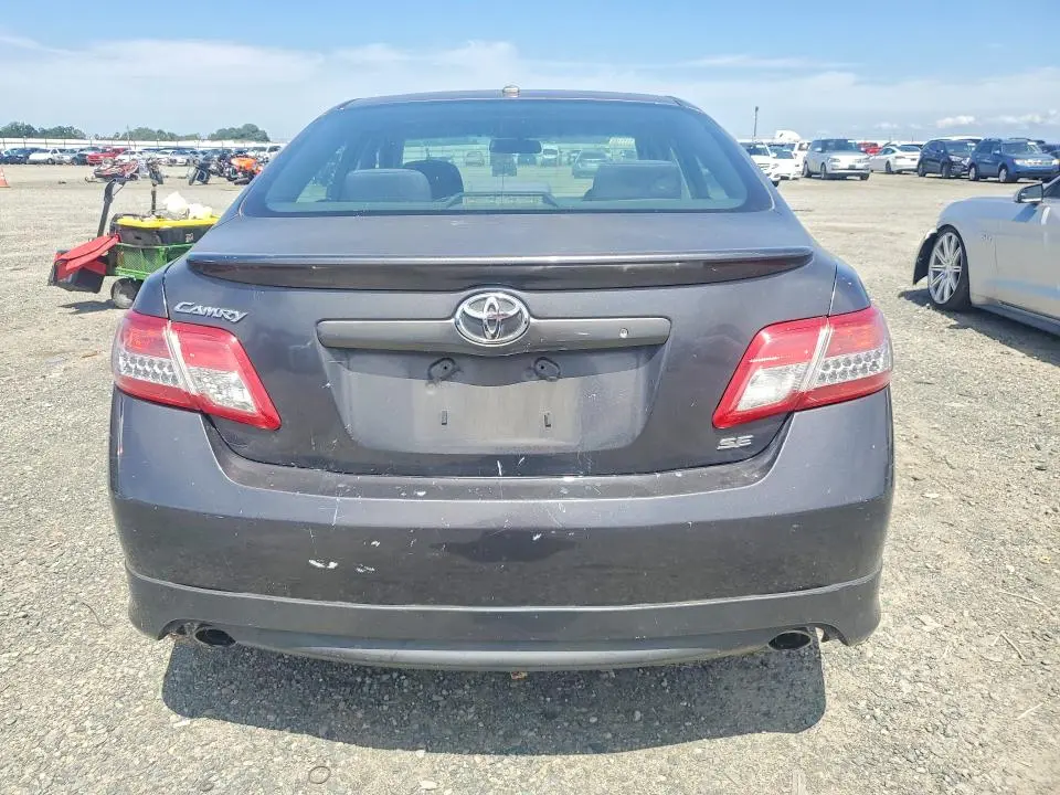 2011 TOYOTA CAMRY SE  