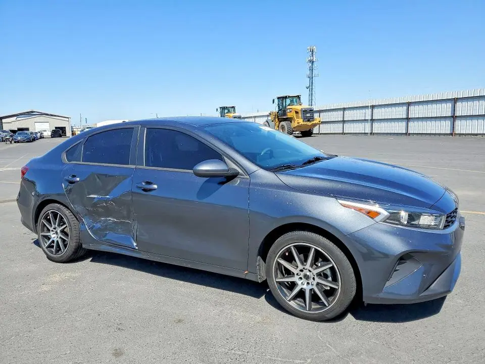 2022 KIA FORTE FE  