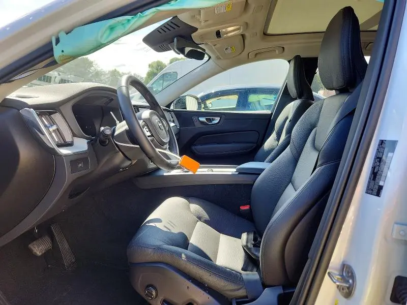 2025 VOLVO XC60 PLUS  