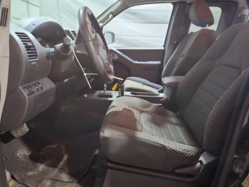 2015 NISSAN FRONTIER SV  