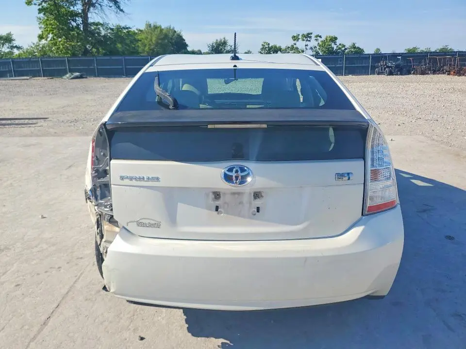 2010 TOYOTA PRIUS III  