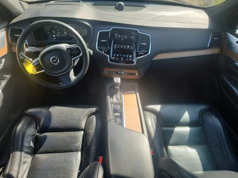 2016 VOLVO XC90 T6  