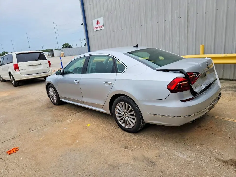 2017 VOLKSWAGEN PASSAT SE  