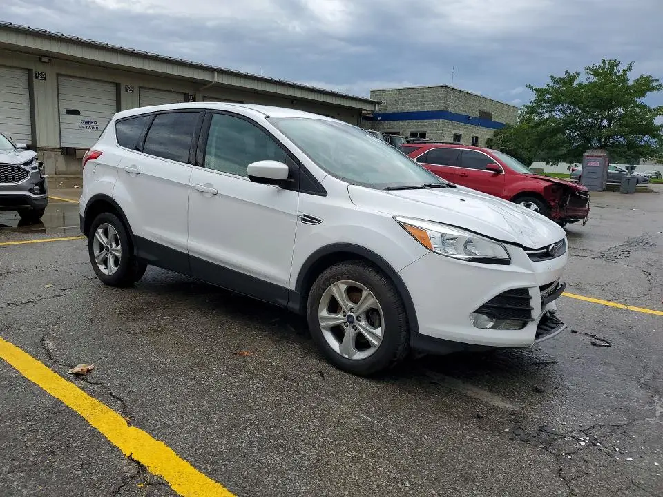 2016 FORD ESCAPE SE  
