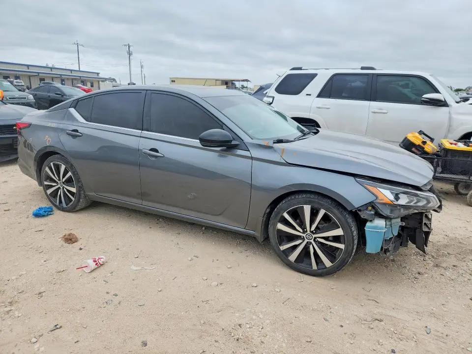 2021 NISSAN ALTIMA SR  