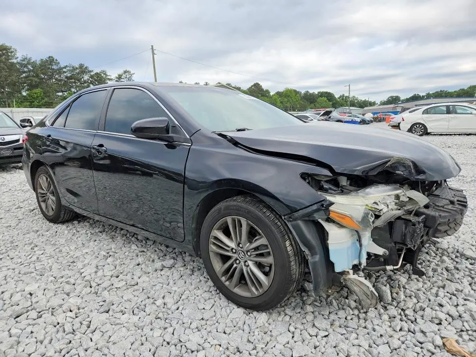 2016 TOYOTA CAMRY SE  