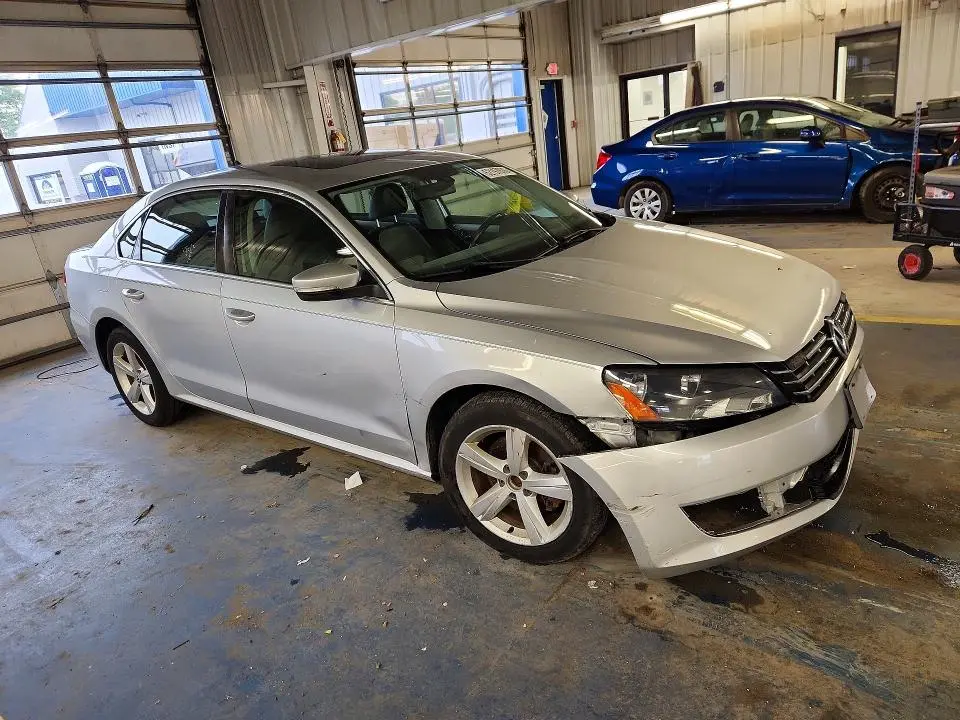 2013 VOLKSWAGEN PASSAT SE  