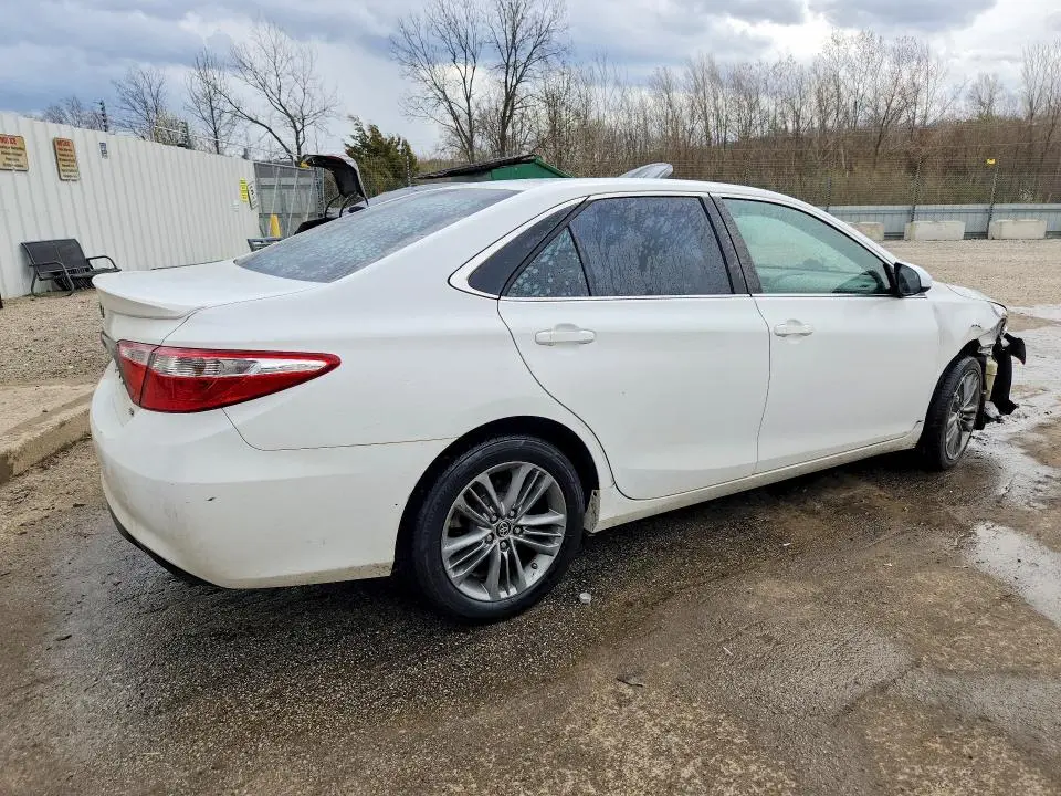 2015 TOYOTA CAMRY SE  