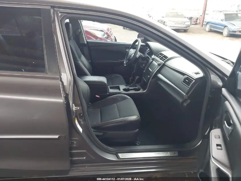 2016 TOYOTA CAMRY SE