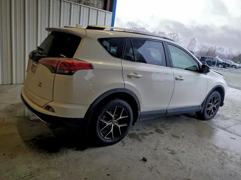 2016 TOYOTA RAV4 SE  
