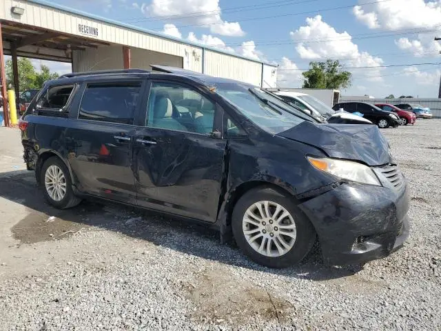 2017 TOYOTA SIENNA XLE  