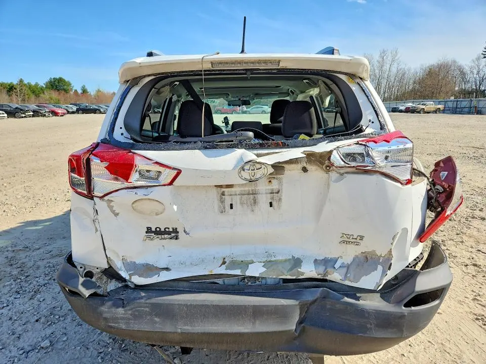2014 TOYOTA RAV4 XLE  