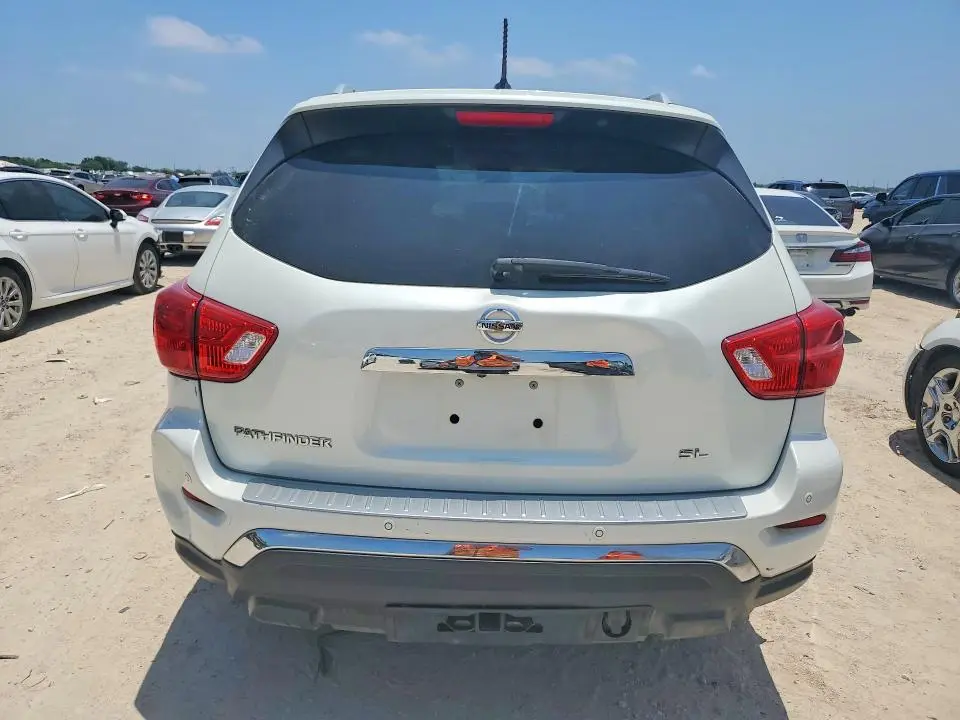 2017 NISSAN PATHFINDER SL  