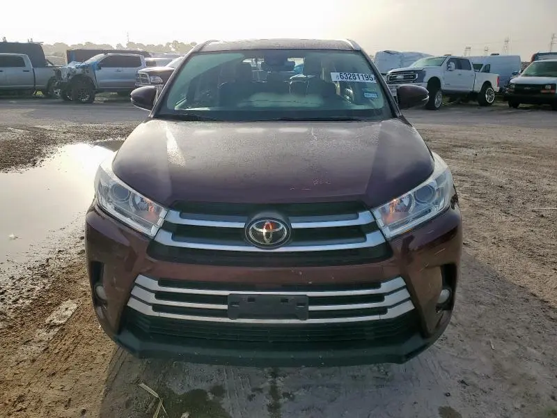 2018 TOYOTA HIGHLANDER SE  