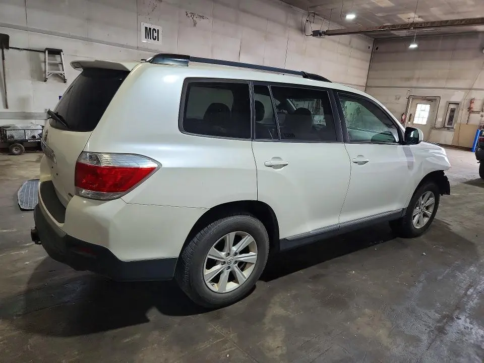 2012 TOYOTA HIGHLANDER SE  