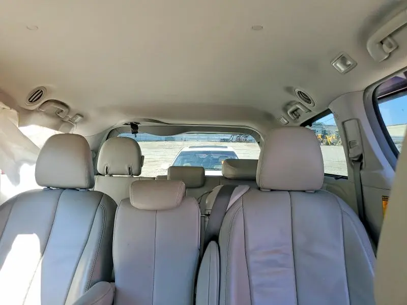2014 TOYOTA SIENNA XLE 8-PASSENGER  