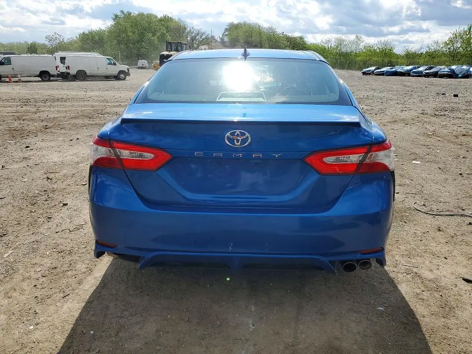 2020 TOYOTA CAMRY SE  