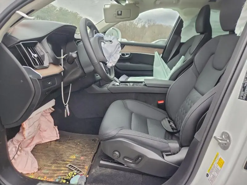 2025 VOLVO XC90 PLUS  