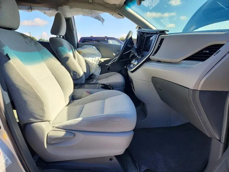 2016 TOYOTA SIENNA LE  