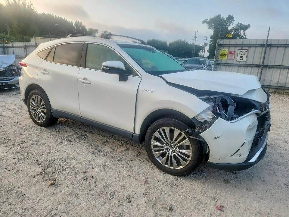 2021 TOYOTA VENZA XLE  