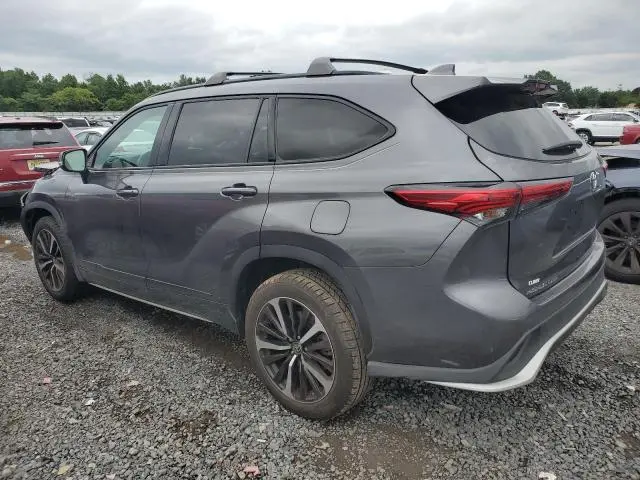 2021 TOYOTA HIGHLANDER XSE  