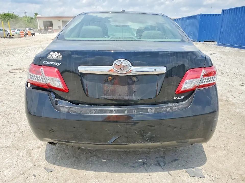 2011 TOYOTA CAMRY XLE V6  