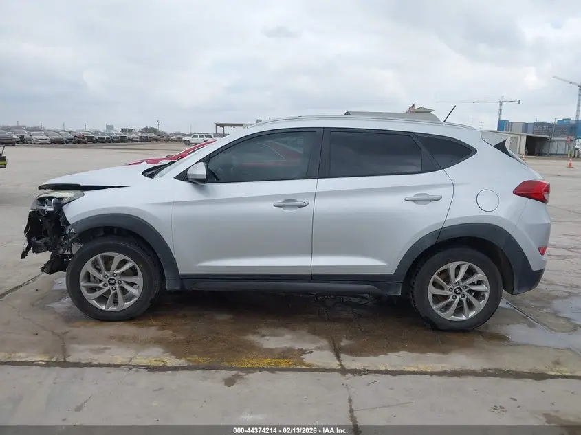 2016 HYUNDAI TUCSON SE