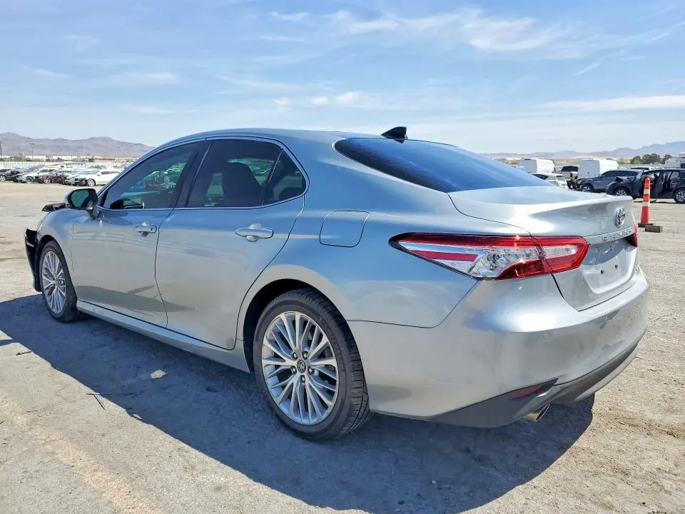 2020 TOYOTA CAMRY XLE  