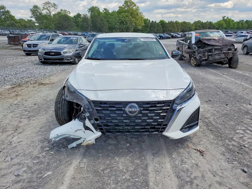 2024 NISSAN ALTIMA SR  