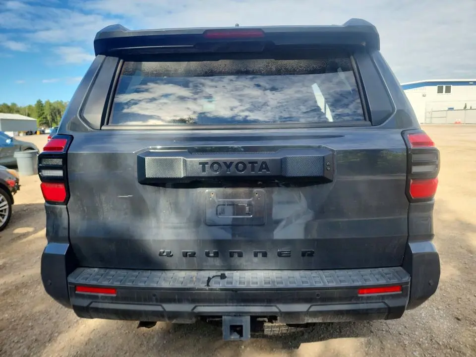 2025 TOYOTA 4RUNNER SR5  