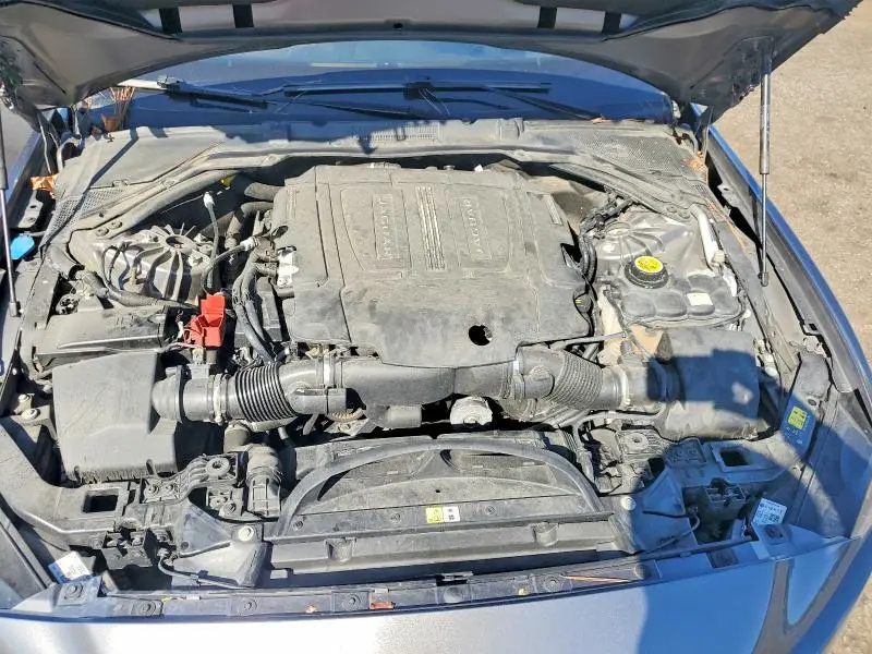 2017 JAGUAR XE PRESTIGE  