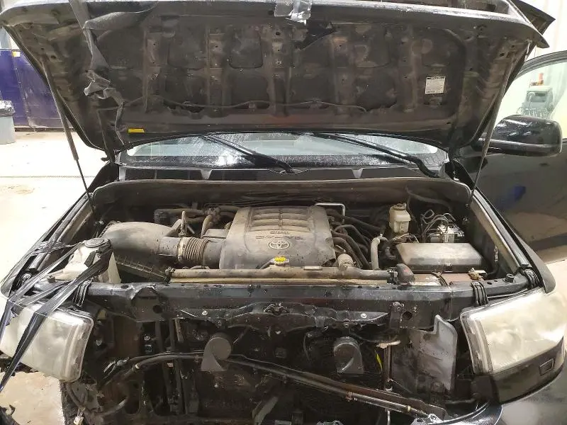 2016 TOYOTA SEQUOIA SR5  