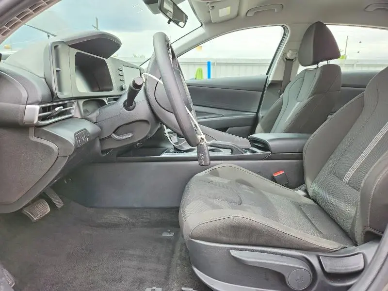 2024 HYUNDAI ELANTRA SE  